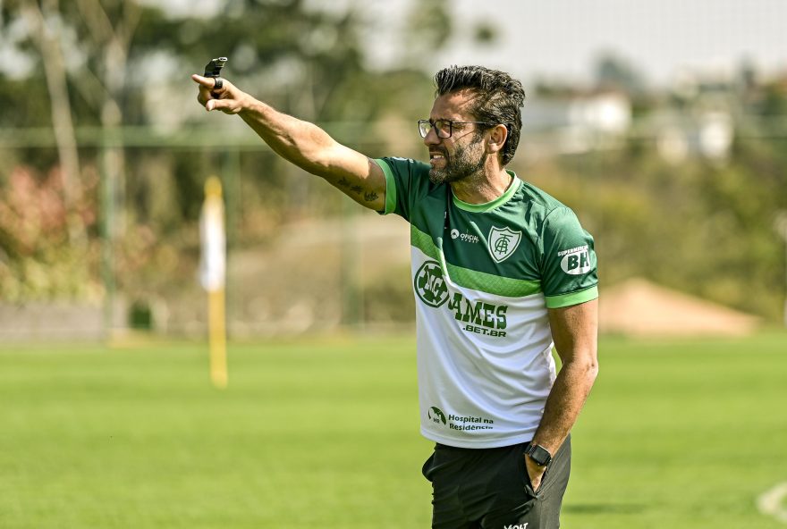 alberto-valentim-pode-modificar-a-formacao-da-equipe-do-america-contra-o-goias3F