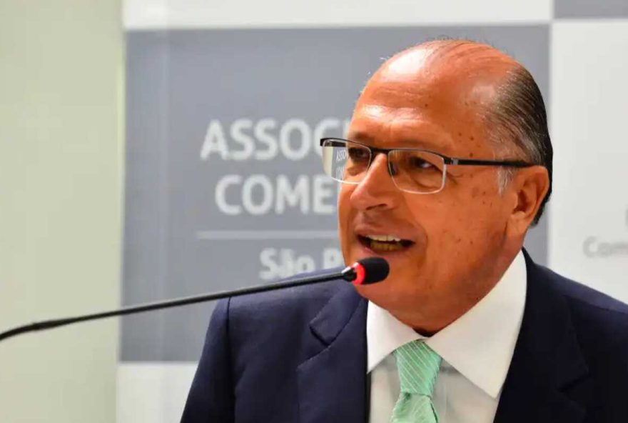 alckmin-afirma-que-condenacao-de-bolsonaro-facilitara-negociacoes-com-os-eua