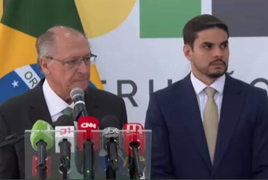 alckmin-critica-bolsonaro-e-tarifaco-de-trump3A-atentado-a-economia