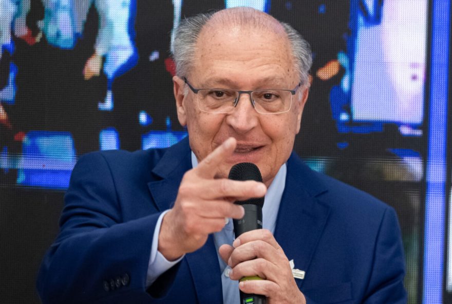 alckmin-revela-que-lula-solicitou-suspensao-temporaria-de-taxa-de-4025-a-trump