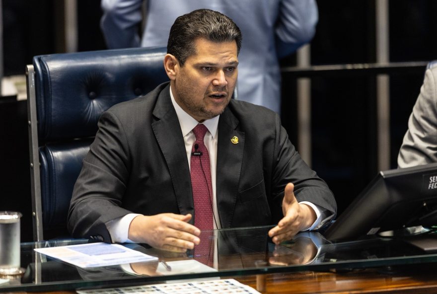alcolumbre-adia-sabatina-de-messias-e-critica-governo-por-demora-em-indicar-nome-ao-senado