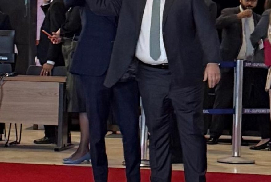 alcolumbre-e-motta-posam-juntos-em-meio-a-tensoes-entre-senado-e-camara