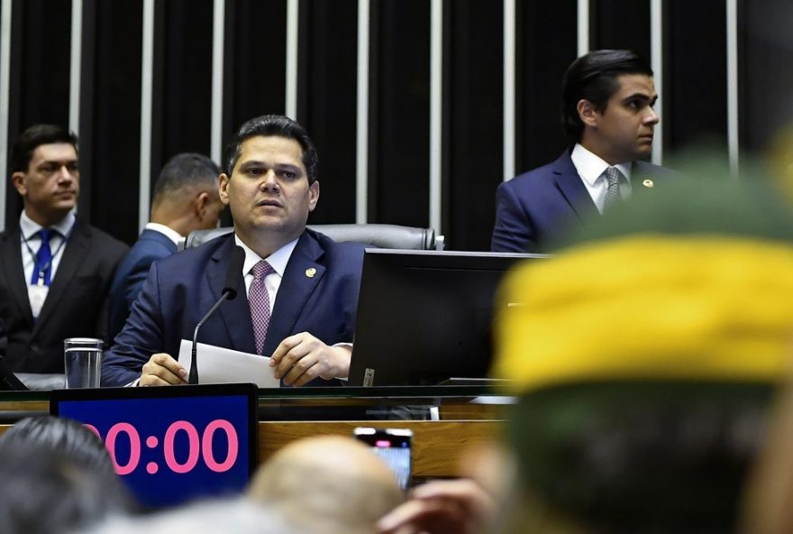 alcolumbre-sugere-projeto-para-limitar-quem-pode-recorrer-ao-stf-contra-decisoes-do-congresso-em-meio-a-crise-do-iof