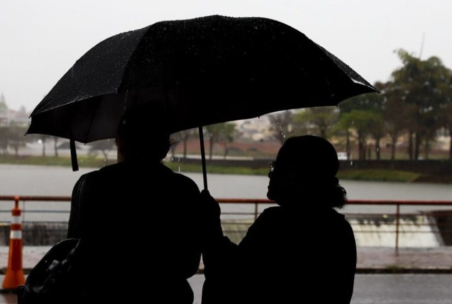 alerta-da-defesa-civil3A-frente-fria-traz-chuvas-e-ventos-fortes-para-sao-paulo-saiba-como-se-proteger