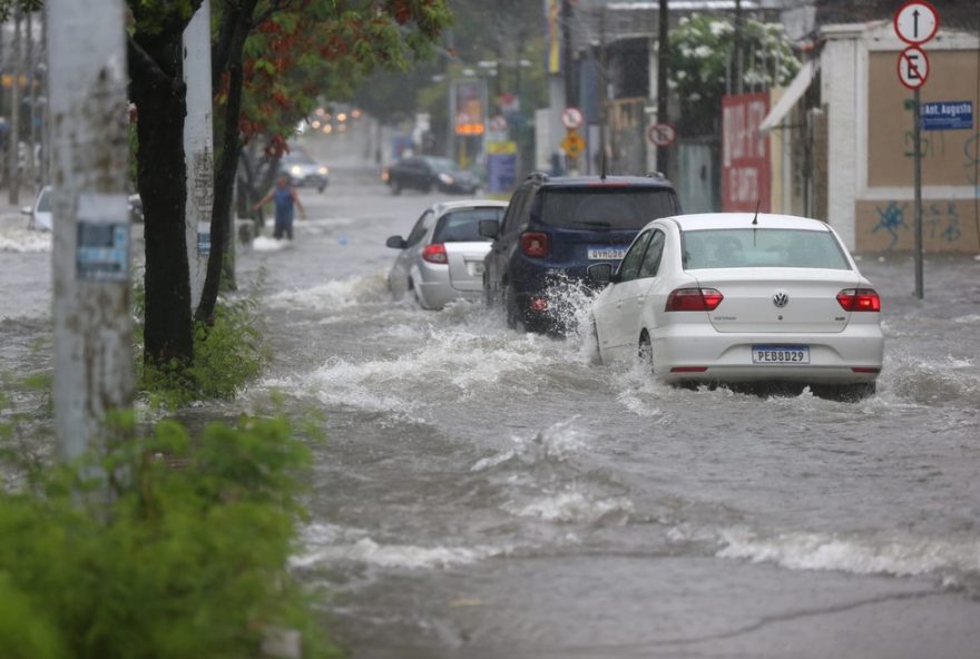 alerta-de-chuva-no-ceara3A-previsao-de-precipitacao-intensa-ate-sexta-feira.-confira-a-renovacao-do-aviso-pela-funceme