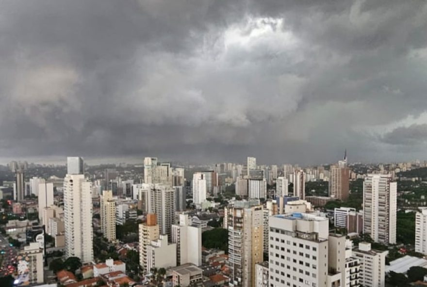 alerta-de-chuvas-intensas-e-tempestades3A-previsao-do-tempo-para-esta-2a-feira-inmet._alertas3A-regiao-sul-em-perigo.-calorao3A-temperaturas-elevadas-em-todo-o-brasil