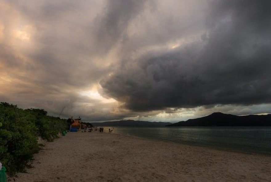 alerta-de-chuvas-intensas-em-sc3A-mais-de-552C525-da-media-para-marco-em-apenas-dois-dias