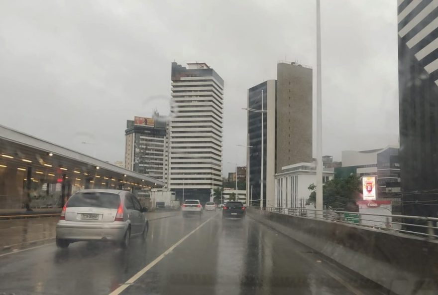 alerta-de-chuvas-intensas3A-inmet-emite-aviso-para-314-cidades-da-bahia-neste-segunda-feira-19