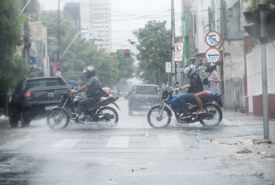 alerta-de-chuvas3A-78-cidades-cearenses-em-perigo-potencial-nesta-sexta2C-diz-inmet