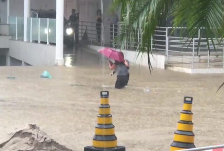 alerta-de-enchentes-no-vale-do-paraiba-na-terca-feira3A-cemaden-emite-aviso-de-risco-moderado-para-chuvas-fortes-142F09