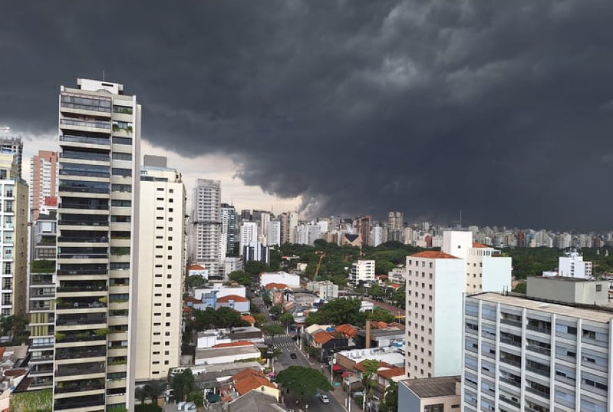 alerta-de-temporais-em-todo-estado-de-sp-ate-terca-feira3A-defesa-civil-monta-gabinete-de-crise-e-faz-orientacoes