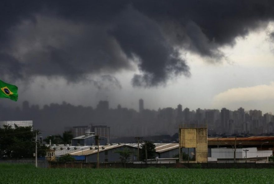 alerta-de-temporal-para-215-cidades-em-goias-neste-sabado3A-chuva2C-vento-e-granizo-previstos