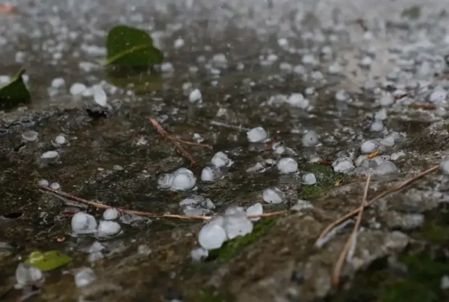 alerta-em-44-cidades-de-mg3A-granizo2C-chuva-forte-e-ventos-intensos