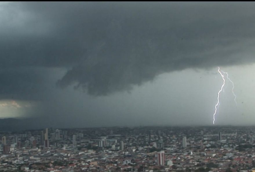 alerta-laranja-de-tempestades3A-inmet-emite-comunicado-para-vale-do-paraiba-e-regiao-bragantina.-medidas-de-seguranca-necessarias