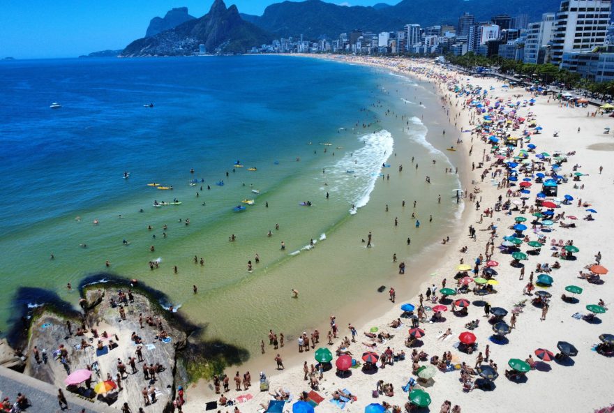 alerta-rio-temperaturas-atingem-40-graus-no-natal-do-macarico-rio-segue-em-calor-intenso-com-previsao-de-41-graus alerta-rio-temperaturas-atingem-40-graus-no-natal-do-macarico-rio-segue-em-calor-intenso-com-previsao-de-41-graus