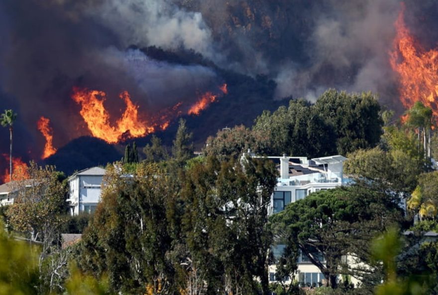 alerta-vermelho-na-california3A-ventos-de-110-km2Fh-e-incendios-preocupam-populacao