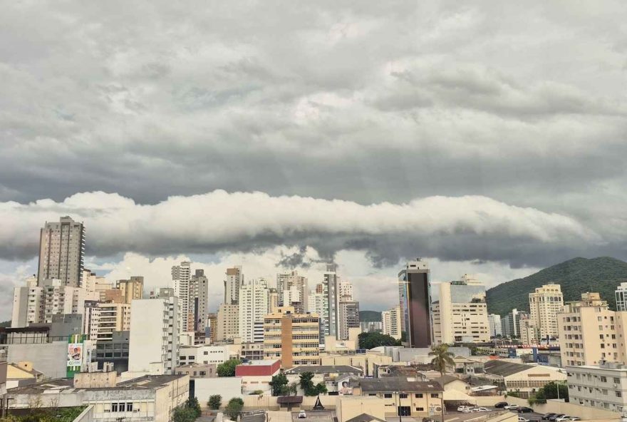 alerta3A-chuva-intensa-causa-preocupacao-em-santa-catarina alerta3A-chuva-intensa-causa-preocupacao-em-santa-catarina