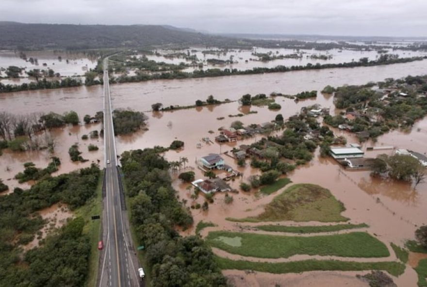 alerta3A-inmet-emite-aviso-de-chuvas-intensas-para-11-estados-nesta-quinta-feira-zcas-se-forma-sobre-o-brasil