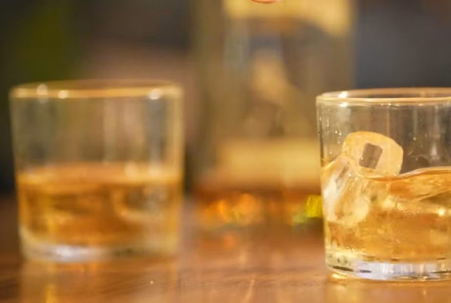 alerta3A-rio-de-janeiro-investiga-casos-suspeitos-de-intoxicacao-por-metanol2C-saiba-como-se-proteger
