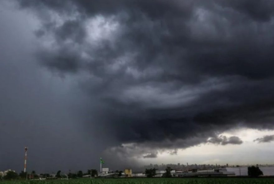 alerta3A-semana-de-chuvas-e-granizo-em-goias-com-temperaturas-entre-16degc-e-36degc-cimehgo