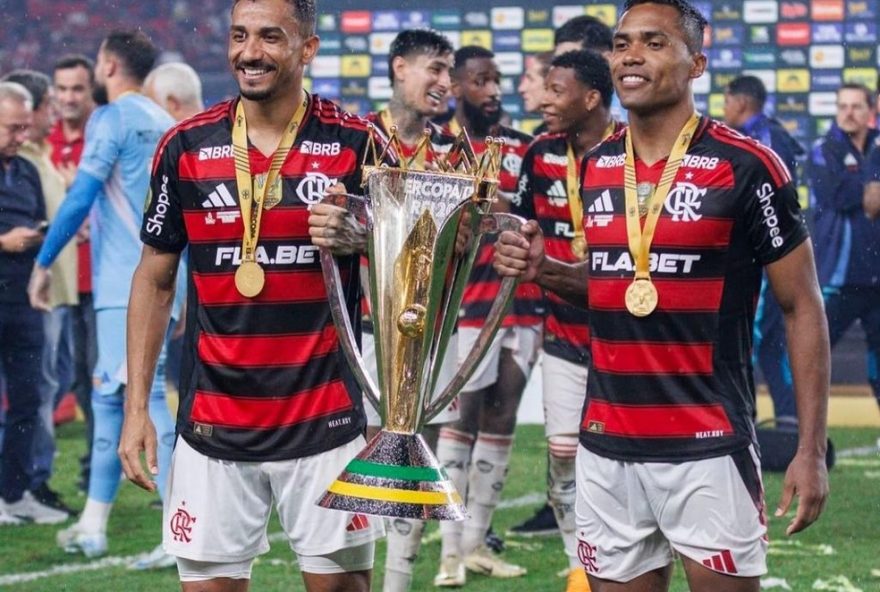 alex-sandro-e-danilo3A-11o-titulo-e-uma-parceria-de-sucesso-no-flamengo