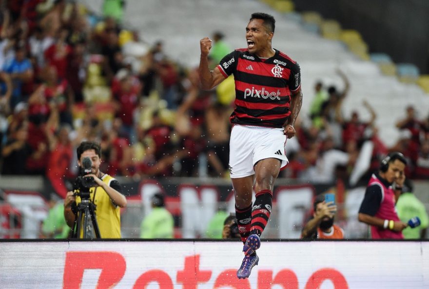 alex-sandro2C-do-flamengo2C-valoriza-teste-de-forca-contra-europeus-no-mundial3A-22grande-chance22-entrevista-fifa