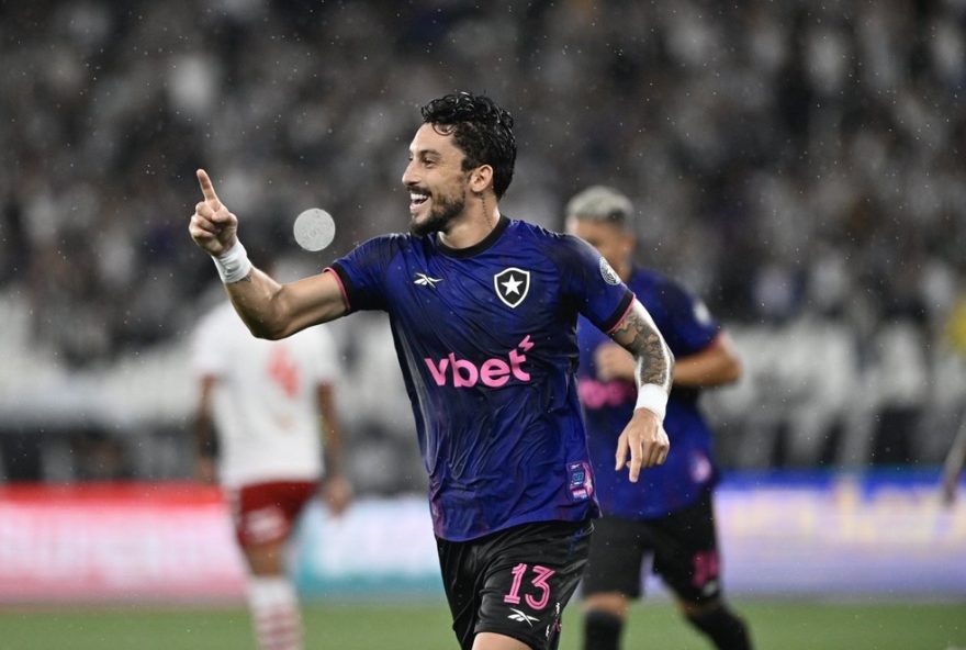 alex-telles-analisa-efeitos-da-crise-financeira-no-botafogo3A-22blindar-o-vestiario-e-fundamental22 alex-telles-analisa-efeitos-da-crise-financeira-no-botafogo3A-22blindar-o-vestiario-e-fundamental22