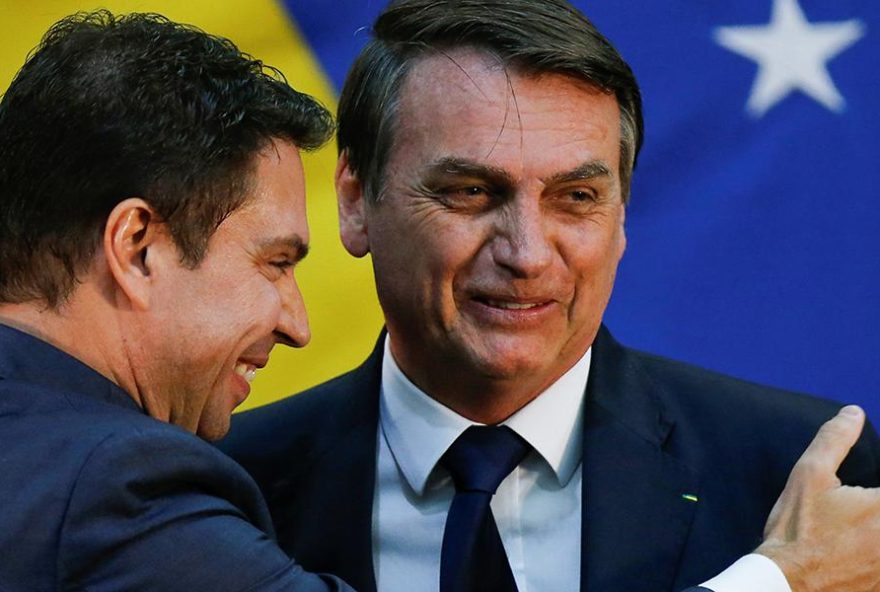 alexandre-ramagem-desafia-proibicao-de-viajar-e-ricardo-noblat-ironiza3A-bolsonaro-se-roi-de-inveja