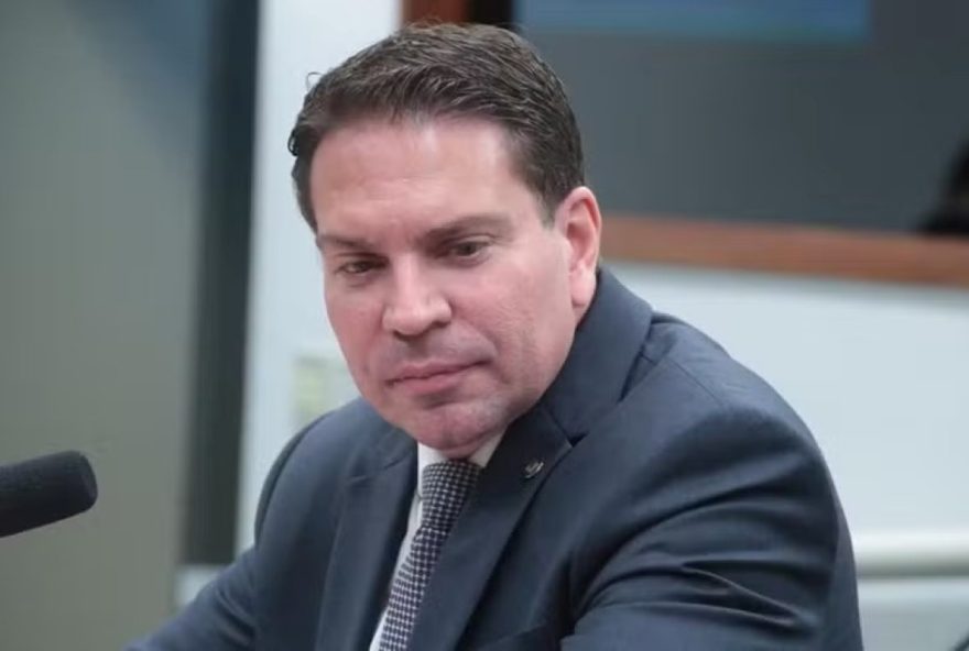 alexandre-ramagem3A-a-fuga-para-os-estados-unidos-com-ajuda-do-filho-de-garimpeiro alexandre-ramagem3A-a-fuga-para-os-estados-unidos-com-ajuda-do-filho-de-garimpeiro