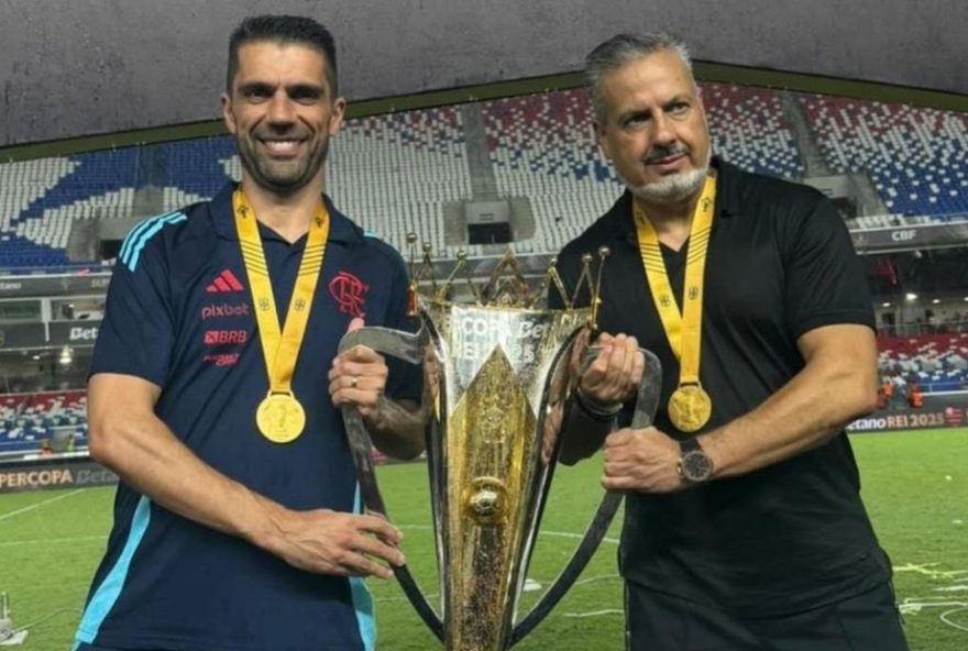 alfredo-almeida2C-novo-diretor-da-base-do-flamengo2C-prega-mudancas-na-formacao3A-22excecao-era-ronaldo2C-regra-e-ter-neymares22