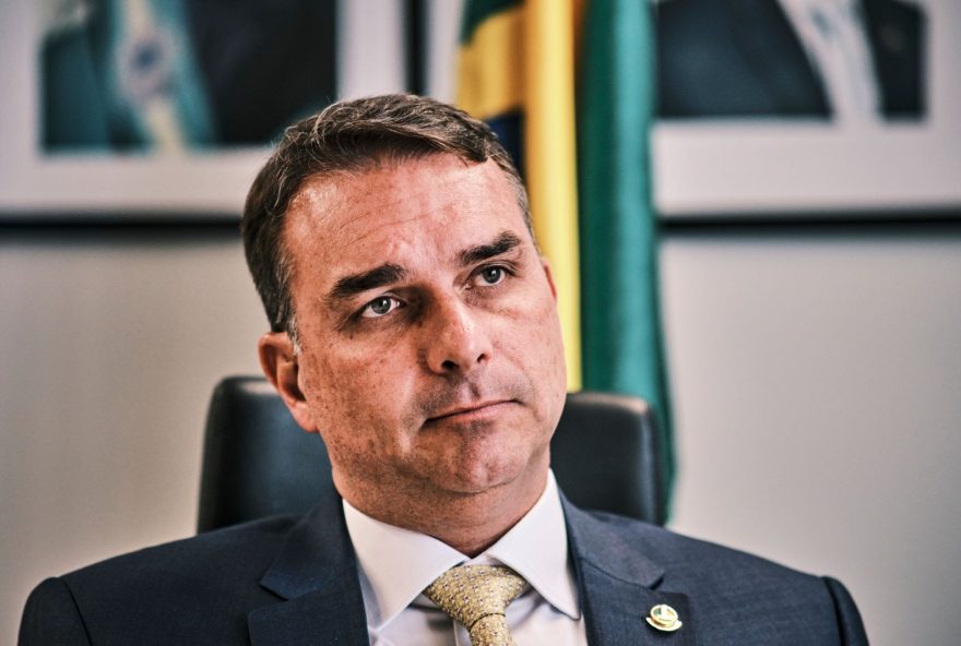aliado-de-flavio-bolsonaro-e-preso-em-operacao-contra-o-comando-vermelho