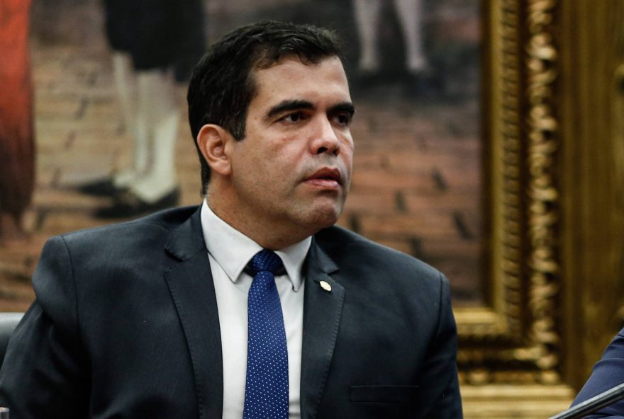 aliado-de-hugo-motta-e-alvo-da-pf2C-e-stj-autoriza-busca-e-apreensao-em-apartamento-funcional