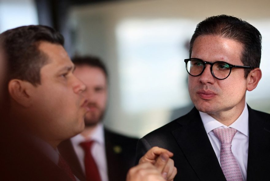 aliados-alertam-motta-para-nao-pautar-anistia-em-meio-a-tarifaco-de-trump3A-soberania-em-jogo.-bolsonaro-ve-chance-de-recuo-se-projeto-for-aprovado