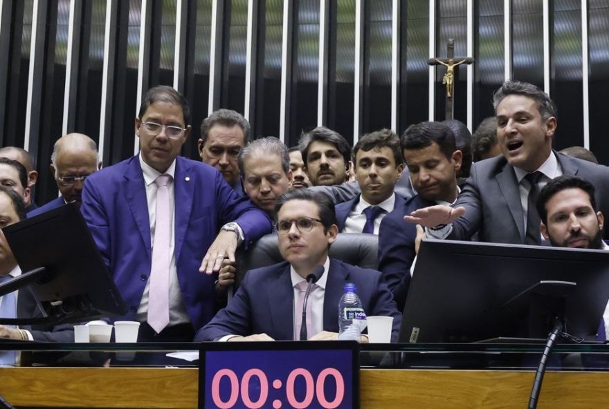 aliados-de-hugo-motta-negam-acordo-entre-centrao-e-flavio-bolsonaro aliados-de-hugo-motta-negam-acordo-entre-centrao-e-flavio-bolsonaro