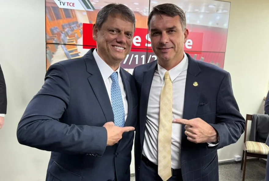 aliados-de-tarcisio-avaliam-indicacao-de-flavio-bolsonaro-a-presidencia-com-cautela