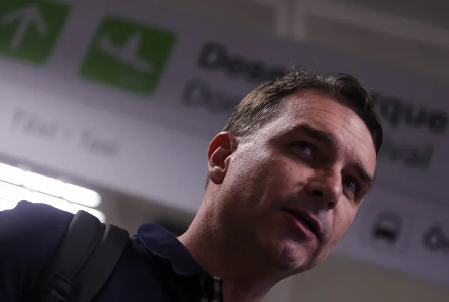 aliados-e-opositores-analisam-a-candidatura-de-flavio-bolsonaro-como-um-blefe3B-entenda-os-motivos