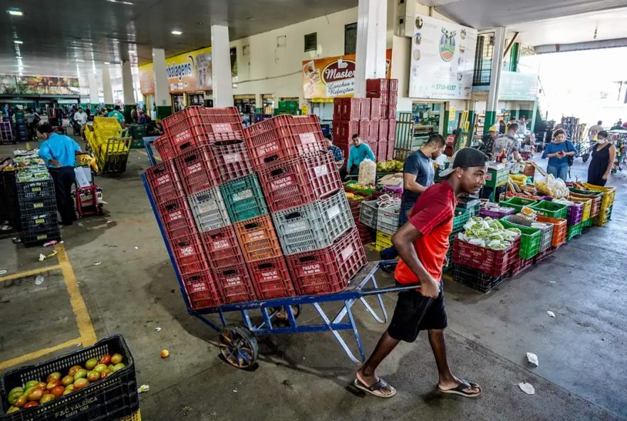 Clima impactou a oferta e preços de hortifrutis no início deste ano