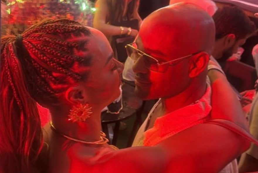 aline-patriarca-e-cezar-black-sao-flagrados-aos-beijos aline-patriarca-e-cezar-black-sao-flagrados-aos-beijos