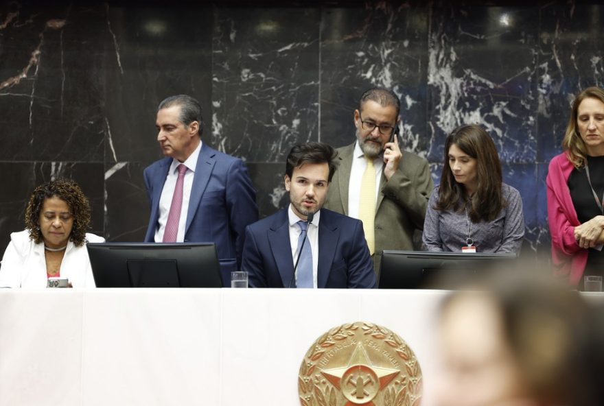 almg-aprova-transferencia-da-empresa-mgi-para-a-uniao3A-estrategia-para-adesao-ao-programa-de-pleno-pagamento-das-dividas-dos-estados