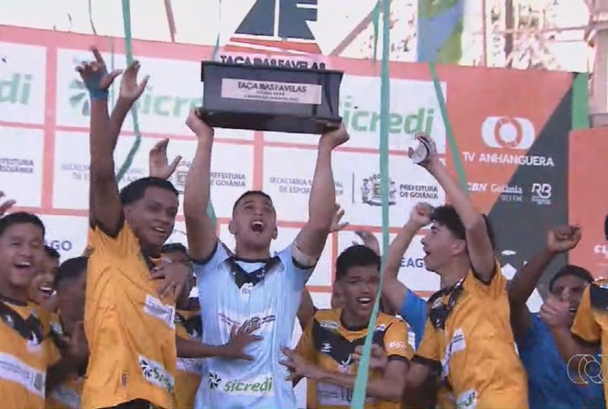 alto-da-gloria-vence-campo-formoso-e-conquista-taca-das-favelas-goias3A-talento-e-garra-em-campo