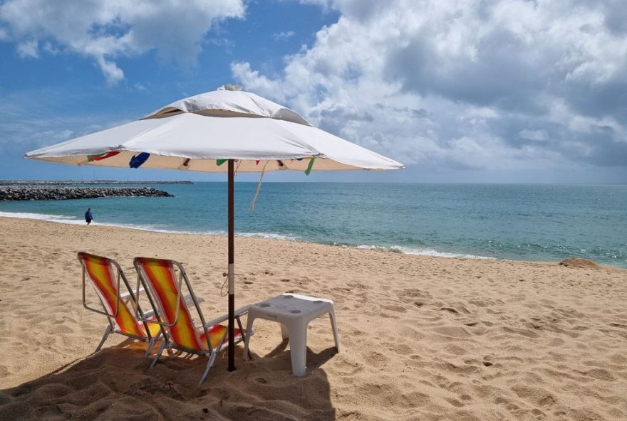 aluguel-de-cadeiras-e-guarda-sol-na-praia-de-iracema-por-ate-r24-303A-tire-duvidas