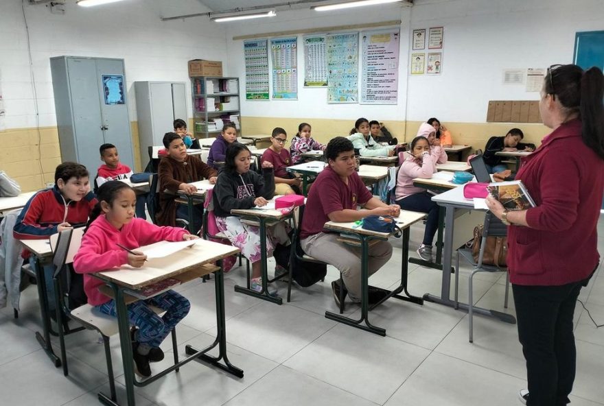 alunos-de-escola-publica-lancam-obras-autorais-em-noite-de-autografos-em-teodoro-sampaio-sp