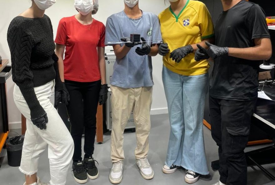 alunos-do-df-constroem-satelite-para-lancamento-na-india-em-missao-espacial-participacao-ativa-de-estudantes-em-projeto-educacional-inovador alunos-do-df-constroem-satelite-para-lancamento-na-india-em-missao-espacial-participacao-ativa-de-estudantes-em-projeto-educacional-inovador