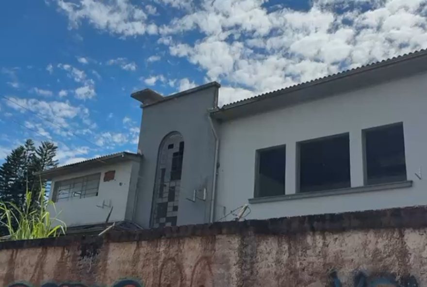 alunos-do-rs-seguem-em-salas-improvisadas-apos-enchentes-de-20243A-escolas-do-vale-do-taquari-fechadas alunos-do-rs-seguem-em-salas-improvisadas-apos-enchentes-de-20243A-escolas-do-vale-do-taquari-fechadas