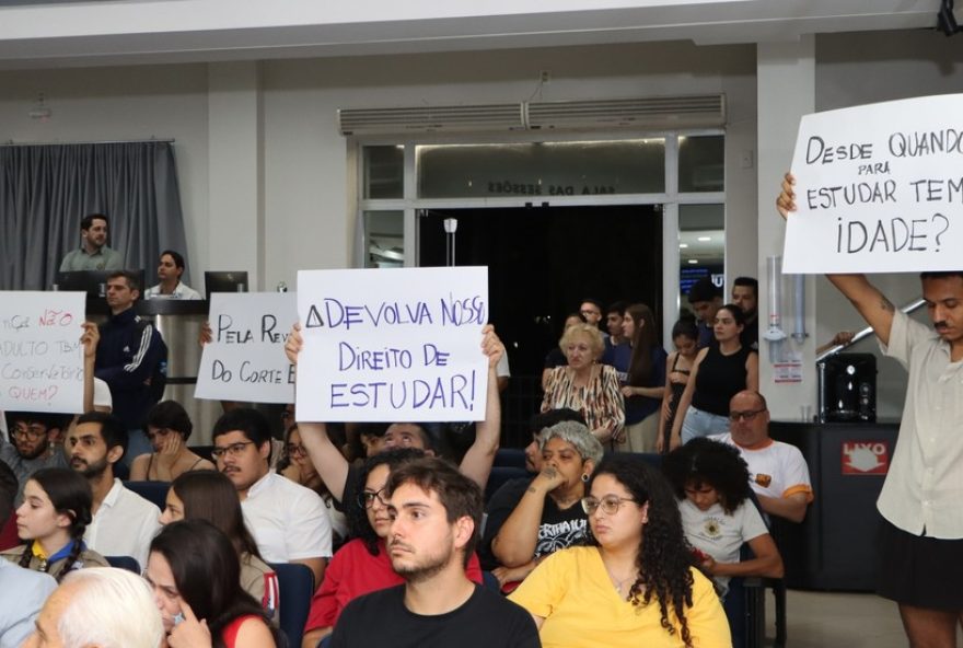 alunos-protestam-contra-politica-de-restricao-etaria-no-conservatorio-de-tatui3A-impactos-e-preocupacoes