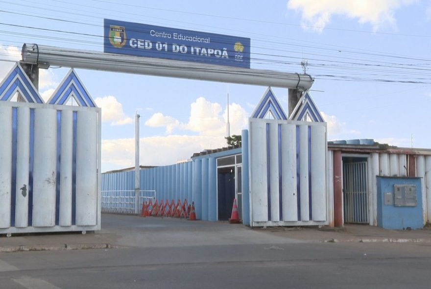 alunos-sao-punidos-com-flexoes-em-escola-civico-militar-do-df3A-pm-chama-de-brincadeira2C-secretaria-afasta-policiais alunos-sao-punidos-com-flexoes-em-escola-civico-militar-do-df3A-pm-chama-de-brincadeira2C-secretaria-afasta-policiais