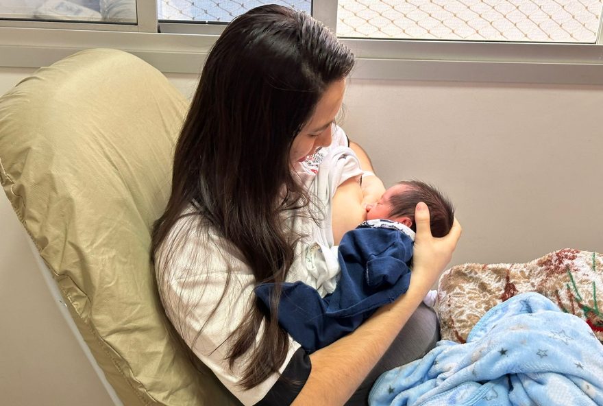 Pediatra da Maternidade Nascer Cidadão, unidade de saúde de Goiânia, aponta riscos para o bebê com amamentação cruzada