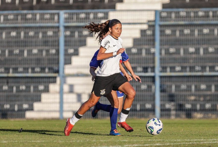 amapaense-brilha-no-futebol-feminino-do-corinthians3A-gloria-lira-faz-historia-com-dois-gols-no-campeonato-brasileiro-sub-17