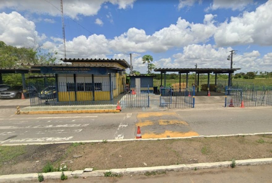 ambulancia-apreendida-na-bahia3A-paciente-idoso-deitado-no-chao-espera-vaga-em-outro-veiculo ambulancia-apreendida-na-bahia3A-paciente-idoso-deitado-no-chao-espera-vaga-em-outro-veiculo