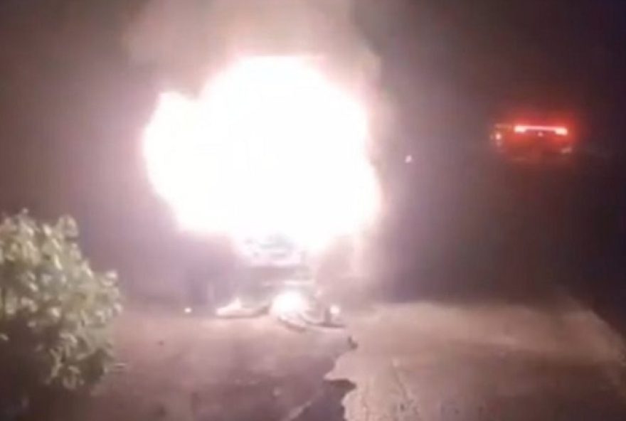 ambulancia-do-hospital-regional-tiberio-nunes-de-floriano-pega-fogo-apos-colisao-com-animal-na-br-316 ambulancia-do-hospital-regional-tiberio-nunes-de-floriano-pega-fogo-apos-colisao-com-animal-na-br-316